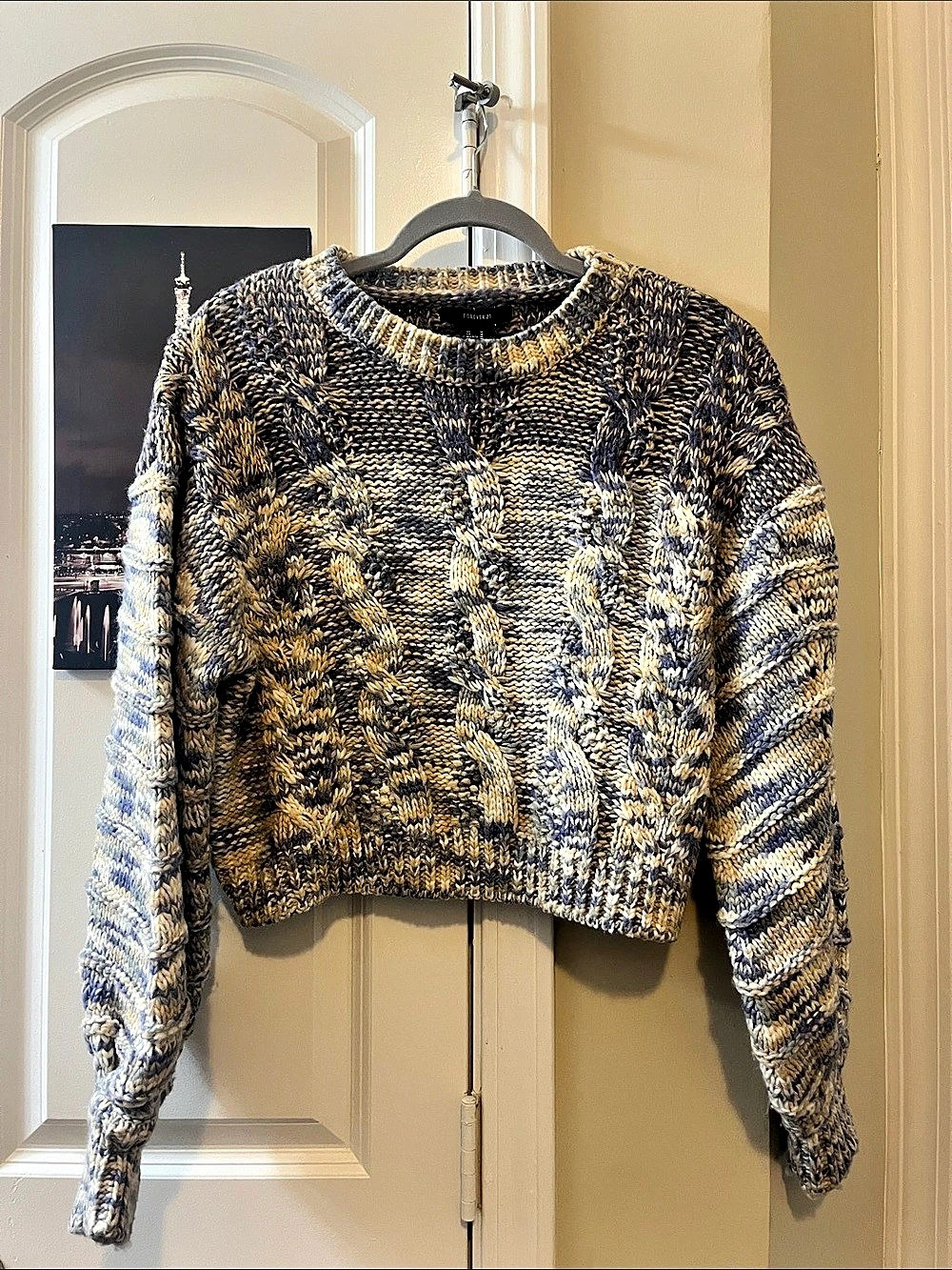 Forever 21 Color Block Cropped Sweater in Blue & Cream Size Medium